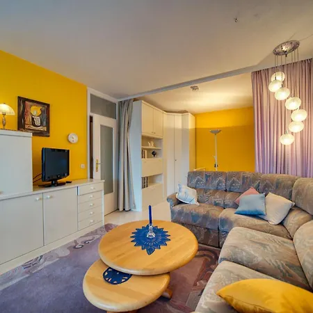 - Haus L, App 0l1101 Apartment *