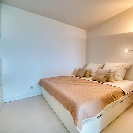 - Haus L, App 0l1101 *